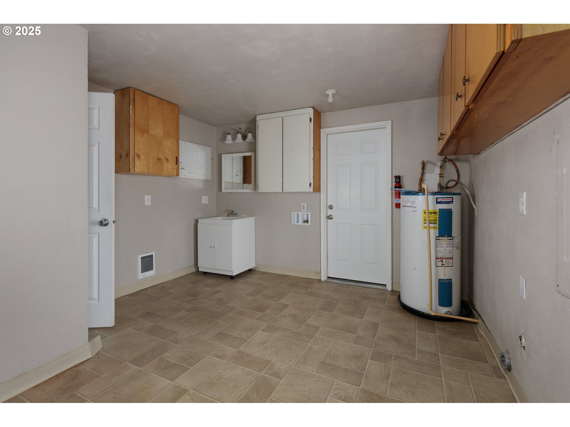 624 Staats Avenue Maupin, OR 97037 - Photo 13 of 25 Mud Room