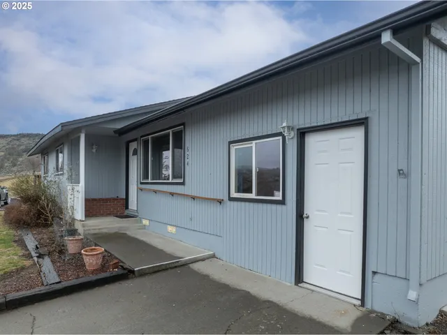 $425,000 | 624 Staats Avenue, Maupin, OR 97037