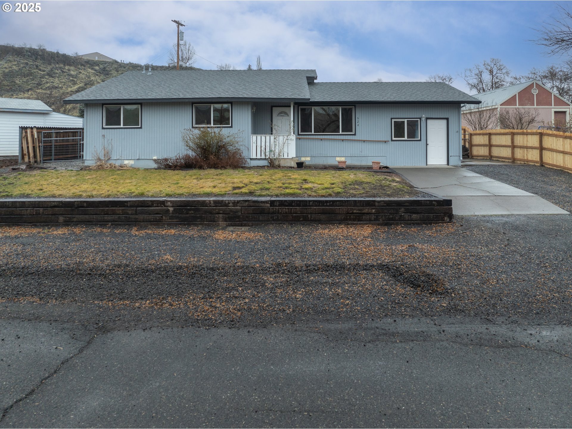 624 Staats Avenue Maupin, OR 97037 - Photo 2 of 25