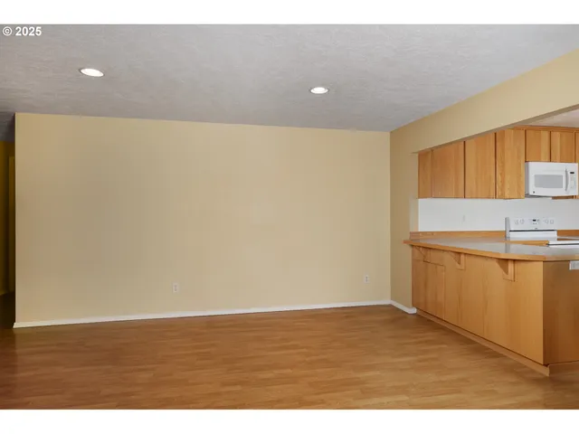 $425,000 | 624 Staats Avenue, Maupin, OR 97037