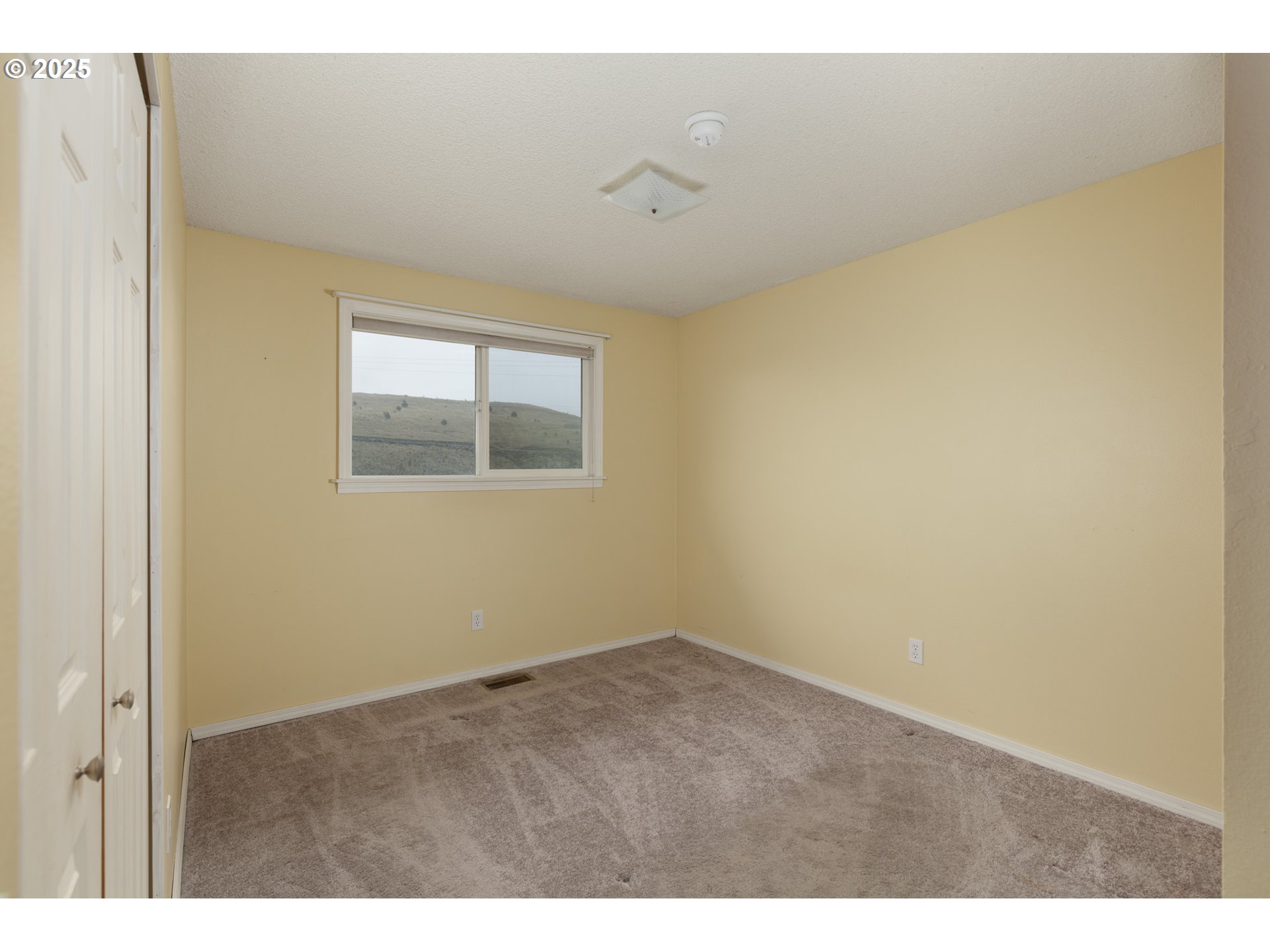 624 Staats Avenue Maupin, OR 97037 - Photo 8 of 25 Bedroom