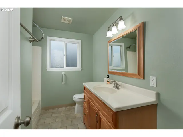 $425,000 | 624 Staats Avenue, Maupin, OR 97037