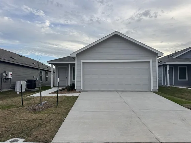 $1,895 | 405 Shearwater Avenue, Princeton, TX 75407