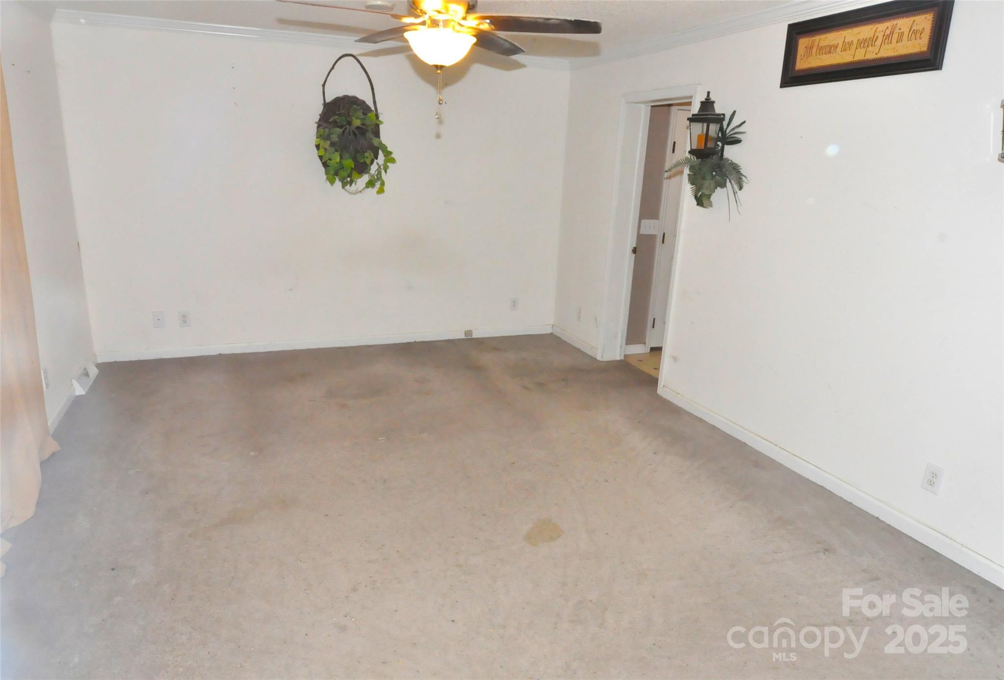 1126 Williamsville Church Road Chester, SC 29706 - Photo 4 of 33 an empty room with a mirror