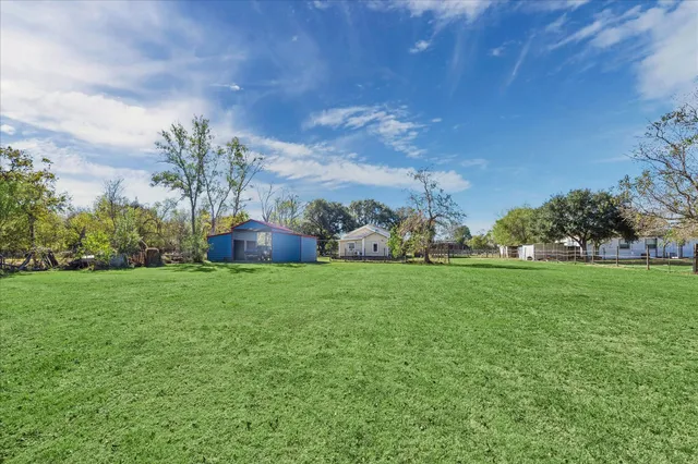 $199,999 | 224 Avenue F, Sealy, TX 77474