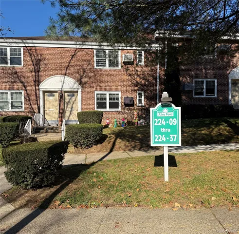 $299,000 | 22411 Kingsbury Avenue, Unit A | Oakland Gardens