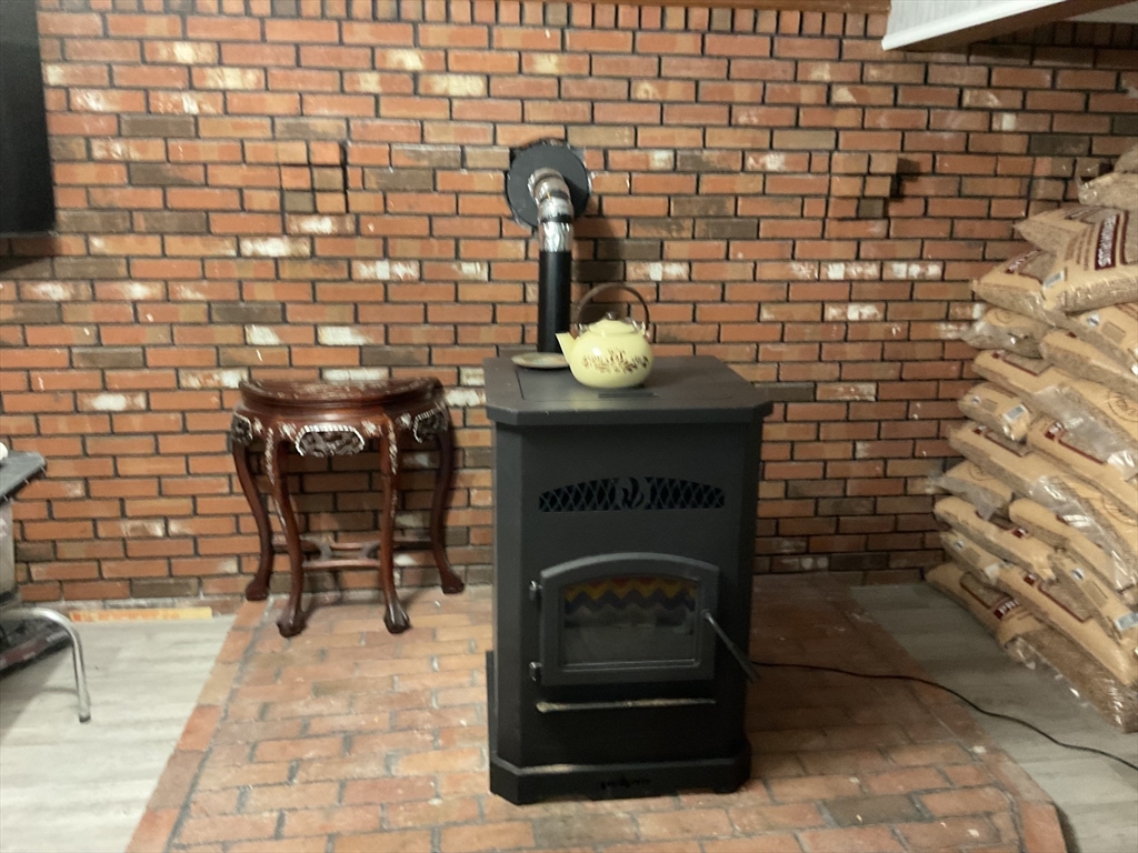 41 Hillside Drive Springfield, MA 01118 - Photo 18 of 25 a close view of a fireplace in a room