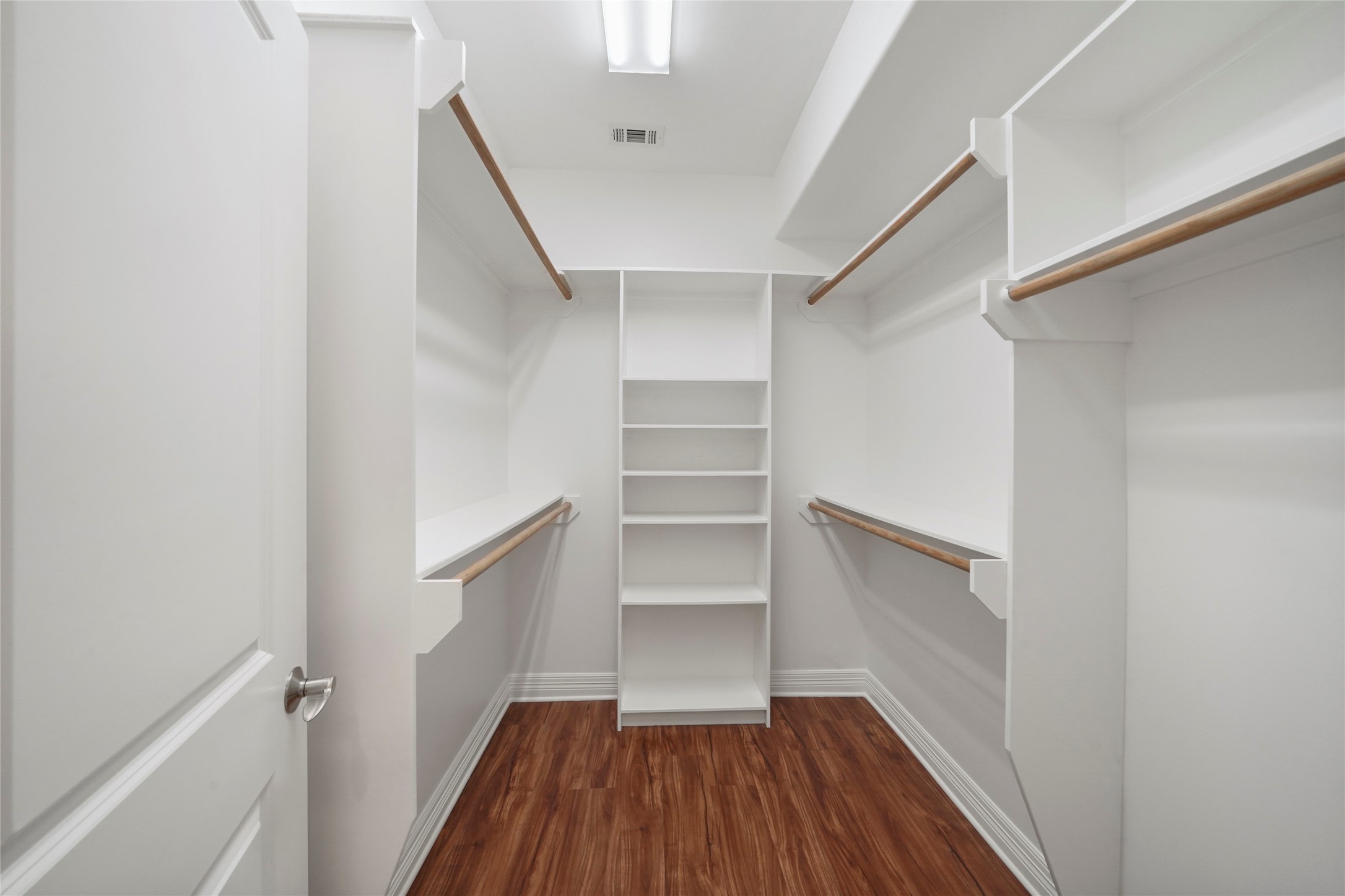 724 Link Road Houston, TX 77009 - Photo 14 of 20 Oversized walk-in closet
adjoining the primary bathroom.
