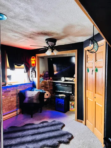 $389,900 | 906 Villa Park Drive, West Bend, WI 53090