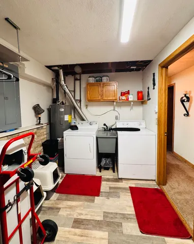 $389,900 | 906 Villa Park Drive, West Bend, WI 53090