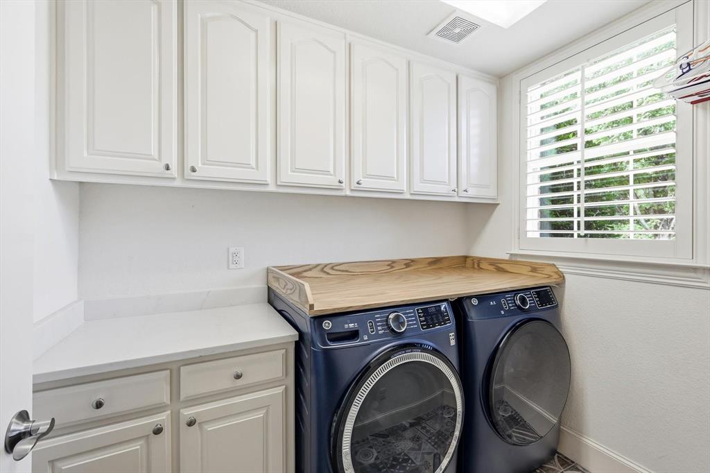 953 Monarch Way Keller, TX 76248 - Photo 25 of 36 Laundry room