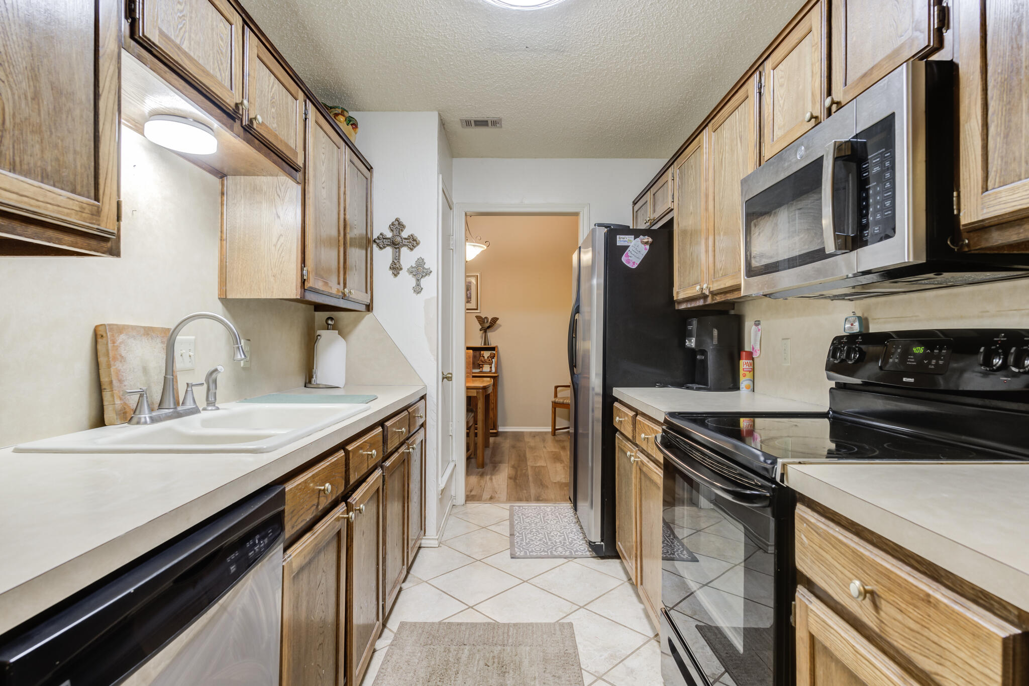 5814 Emory Street Lubbock, TX 79416 - Photo 4 of 38 5814-Emory-St_Lubbock-TX_34
