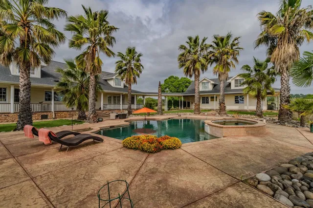 a view of room with window and ceiling fan