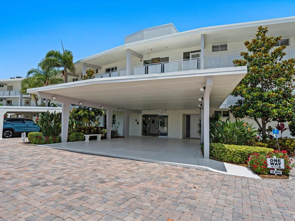 100 Sands Point Road, Unit 305 Longboat Key, FL 34228 - Photo 2 of 65 Gallery Image 2