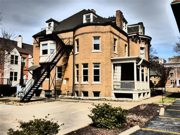 $1,650,000 | 4512 West Pine Boulevard, St. Louis, MO 63108