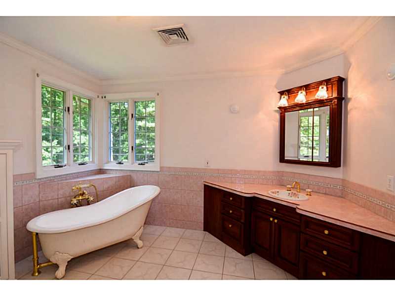 396 Love Lane Warwick, RI 02818 - Photo 19 of 38 Master Bath/Spa.
