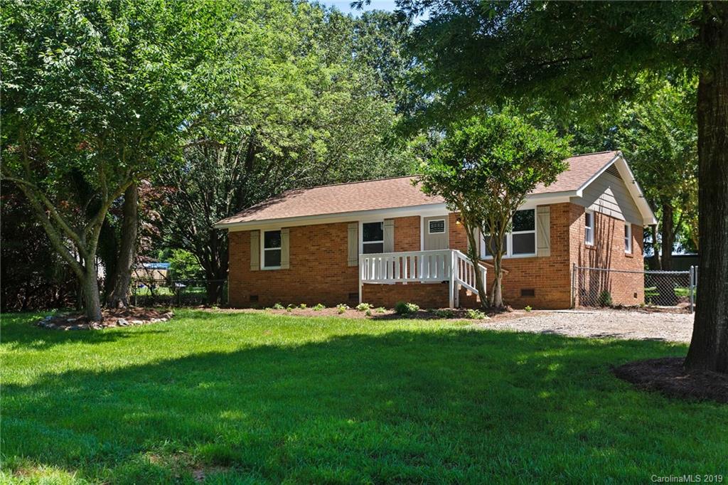 200 Rexford Road Matthews, NC 28104 - Photo 1 of 24 Gallery Image 1