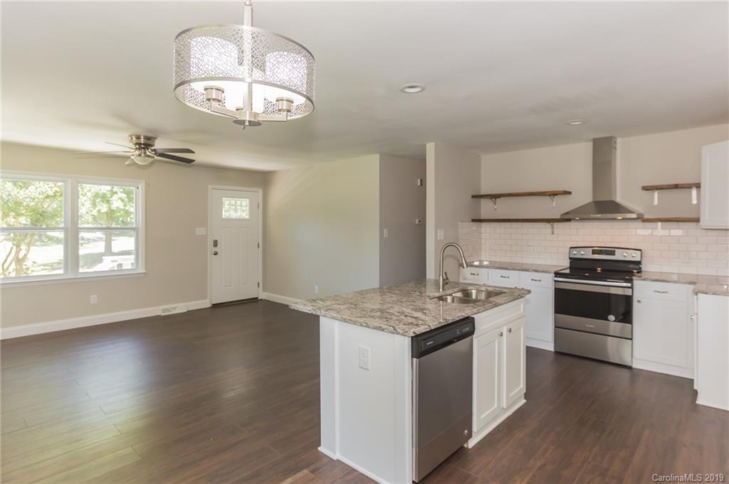 200 Rexford Road Matthews, NC 28104 - Photo 4 of 24 Gallery Image 4
