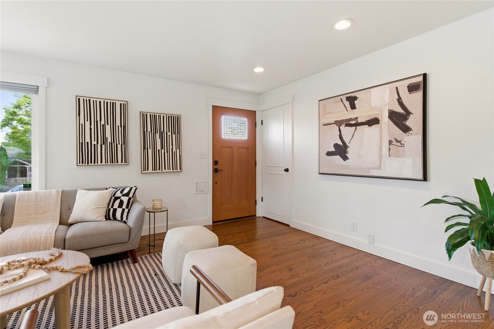 6825 Linden Avenue North Seattle, WA 98103 - Photo 7 of 40