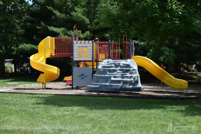 $549,900 | 18 Bridge Pointe Drive, South Amboy, NJ 08879