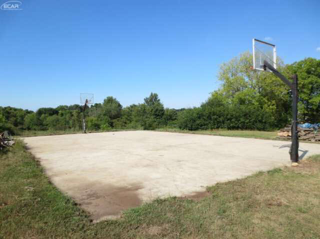 1233 North Oak Road Davison, MI 48423 - Photo 47 of 55 21195957-46.JPG