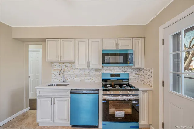 $699,000 | 266 West 16th Street, Deer Park, NY 11729