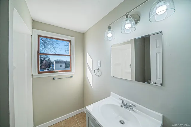 $699,000 | 266 West 16th Street, Deer Park, NY 11729