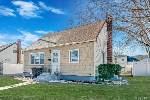 $699,000 | 266 West 16th Street, Deer Park, NY 11729