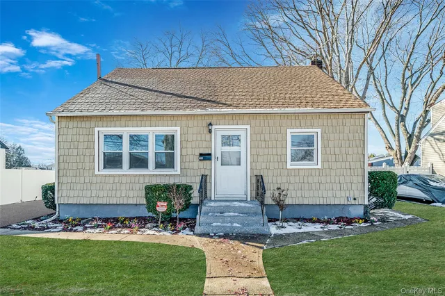 $699,000 | 266 West 16th Street, Deer Park, NY 11729