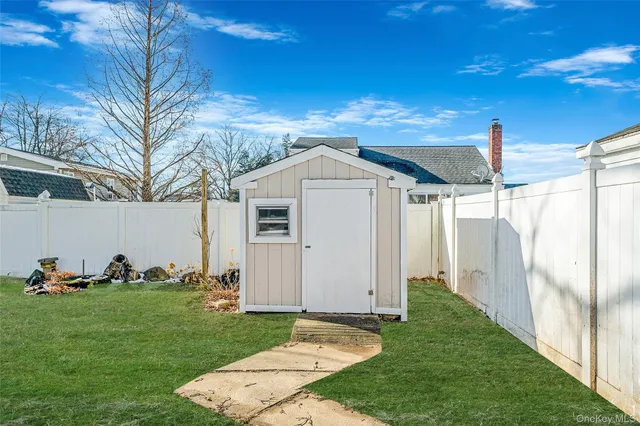 $699,000 | 266 West 16th Street, Deer Park, NY 11729