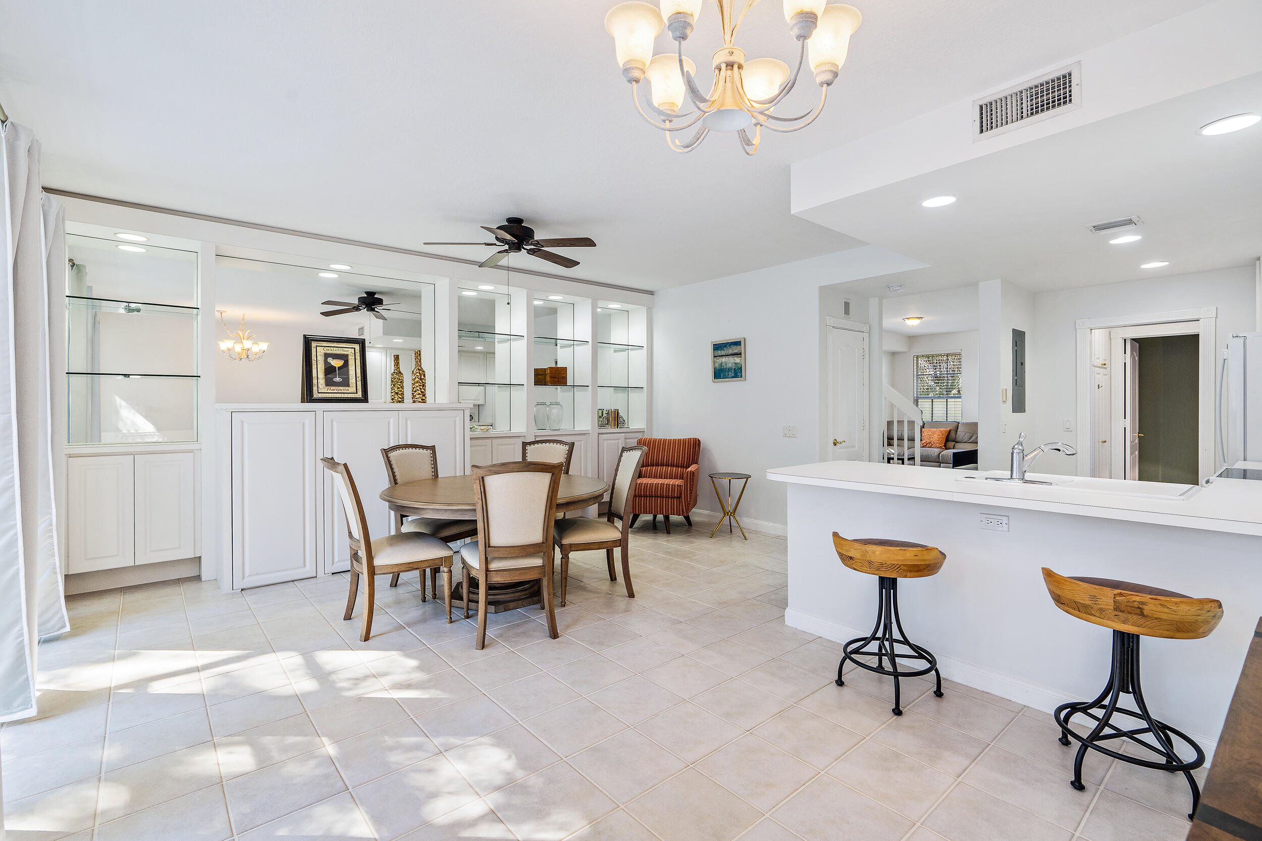264 Murray Court Jupiter, FL 33458 - Photo 7 of 37 Kitchen & Dining