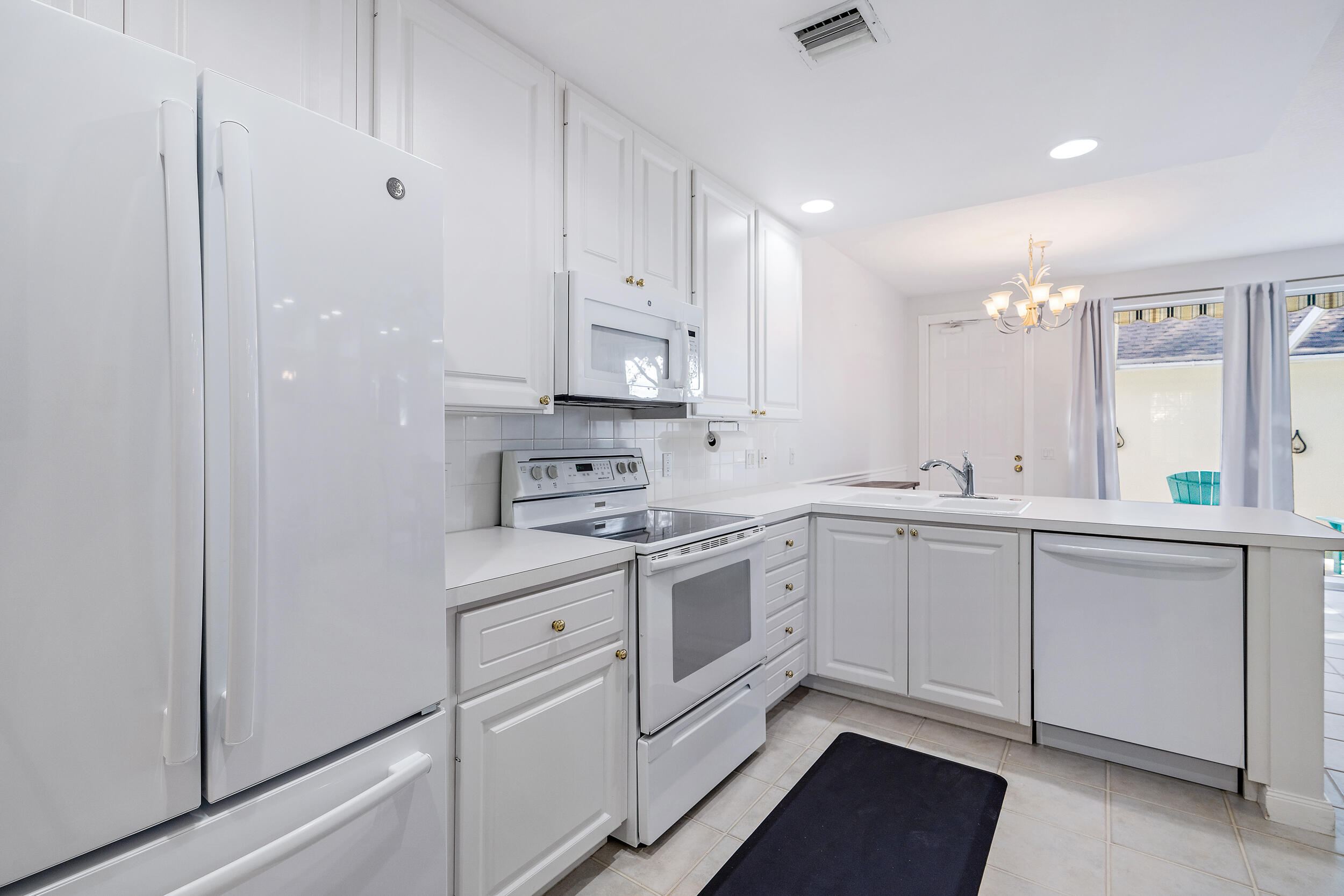 264 Murray Court Jupiter, FL 33458 - Photo 8 of 37 Kitchen