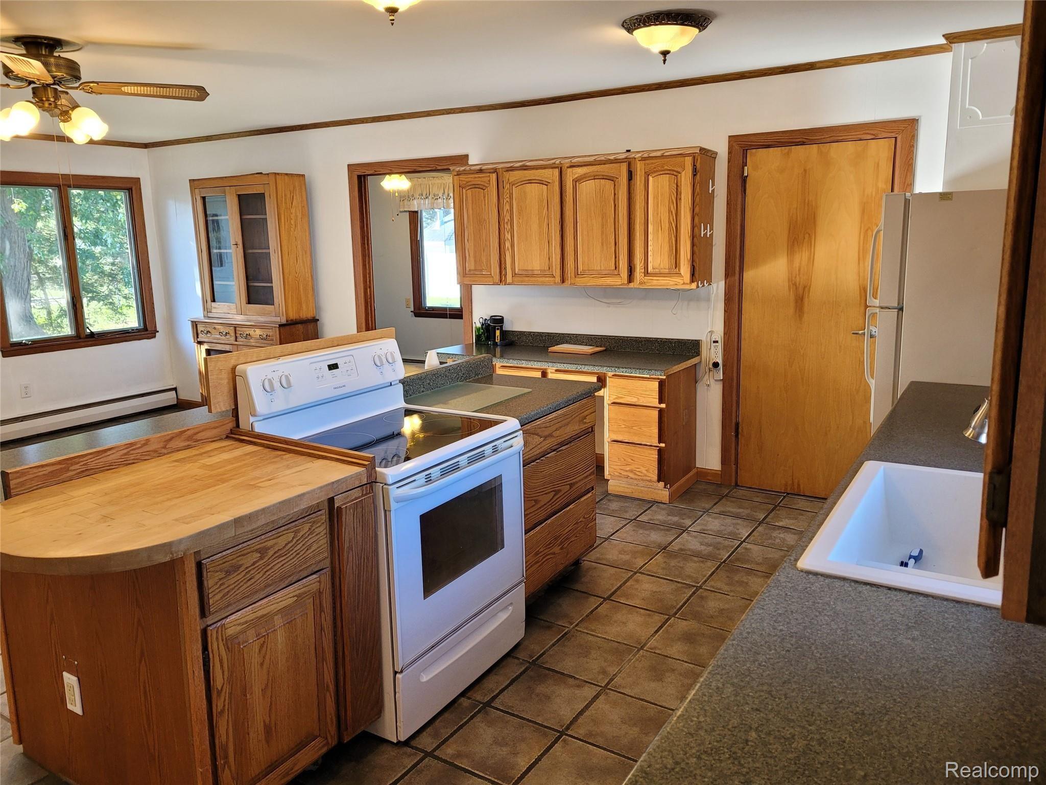 1642 Duguid Road Jackson, MI 49203 - Photo 12 of 33 20210924_171148.jpg