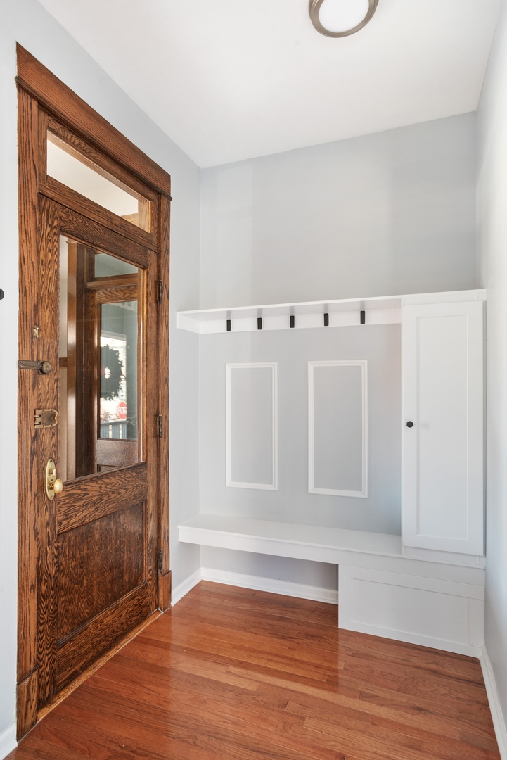 5556 North Wayne Avenue Chicago, IL 60640 - Photo 2 of 37 a view of an empty room