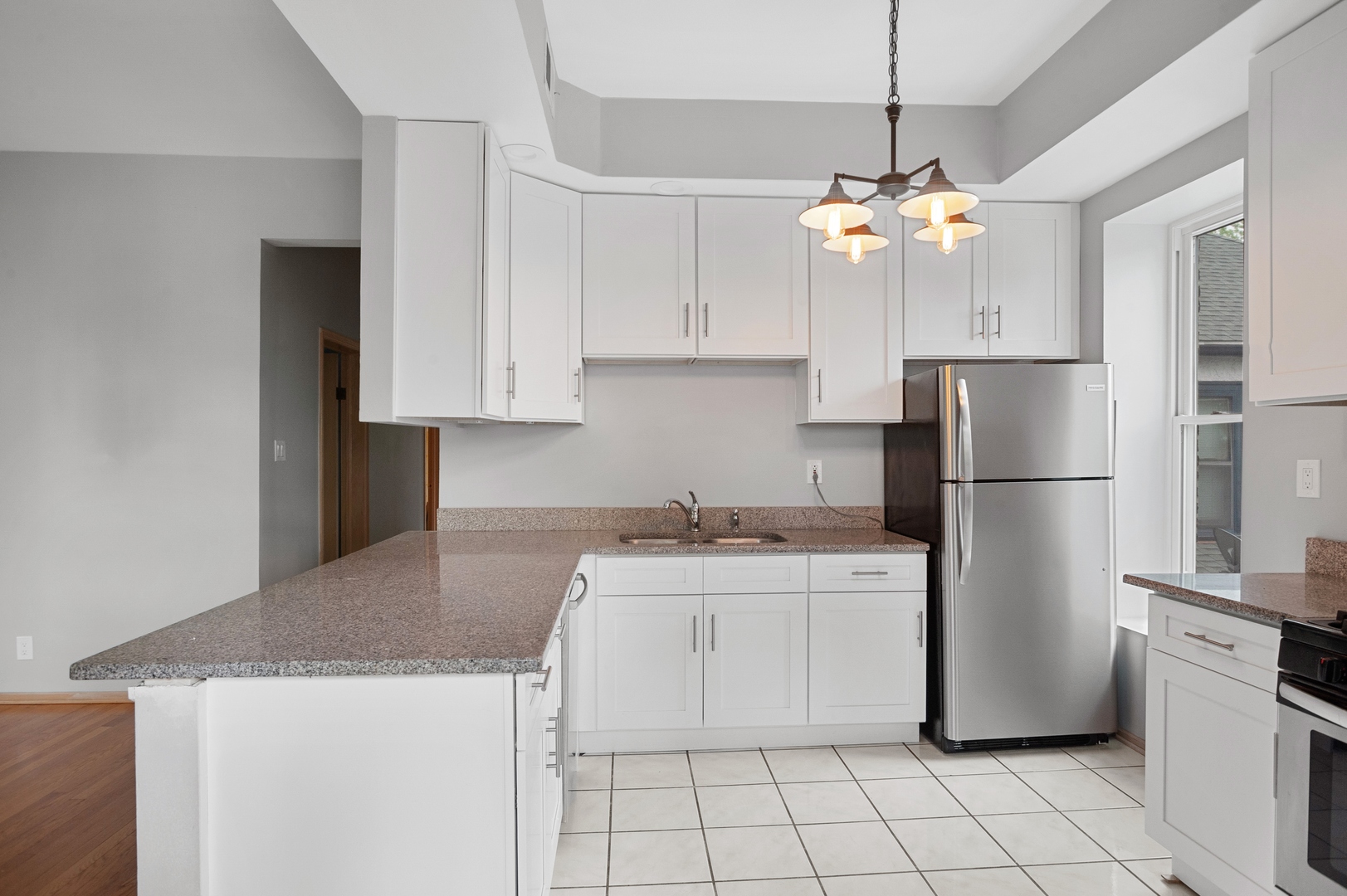 5556 North Wayne Avenue Chicago, IL 60640 - Photo 31 of 37 a kitchen with a refrigerator a sink and a stove
