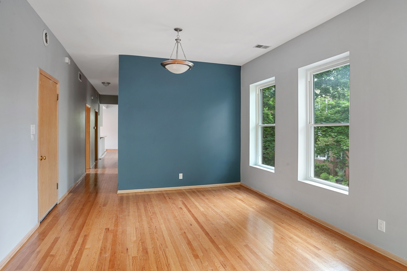 5556 North Wayne Avenue Chicago, IL 60640 - Photo 33 of 37 a view of an empty room with wooden floor and a window
