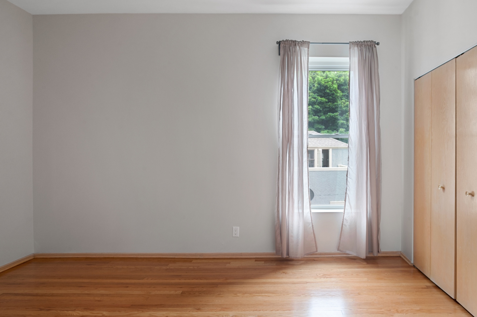 5556 North Wayne Avenue Chicago, IL 60640 - Photo 35 of 37 an empty room with wooden floor and windows