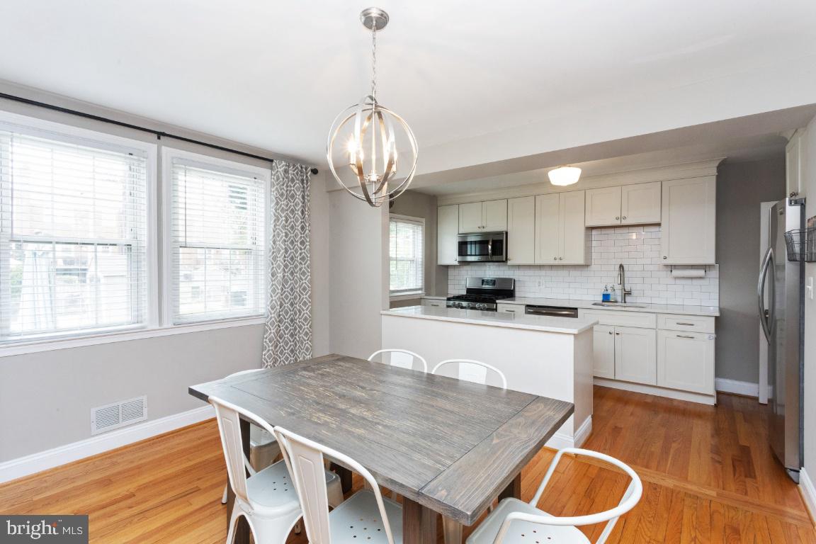 346 Stratford Road Baltimore, MD 21228 - Photo 11 of 34