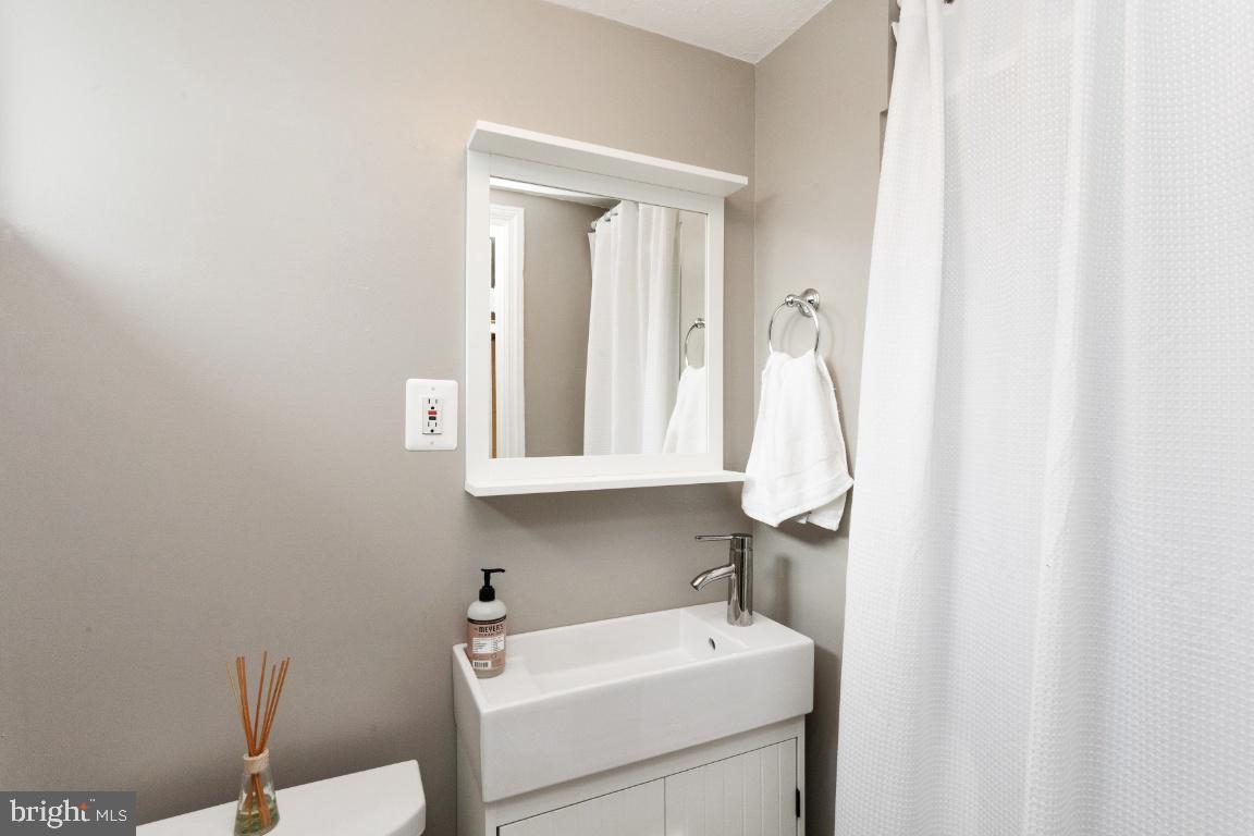 346 Stratford Road Baltimore, MD 21228 - Photo 18 of 34