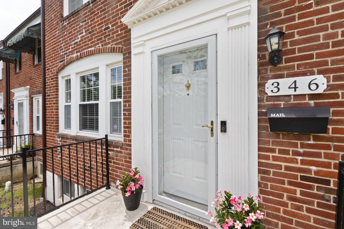 346 Stratford Road Baltimore, MD 21228 - Photo 4 of 34