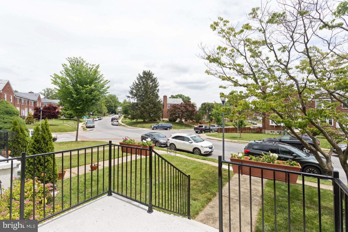 346 Stratford Road Baltimore, MD 21228 - Photo 5 of 34