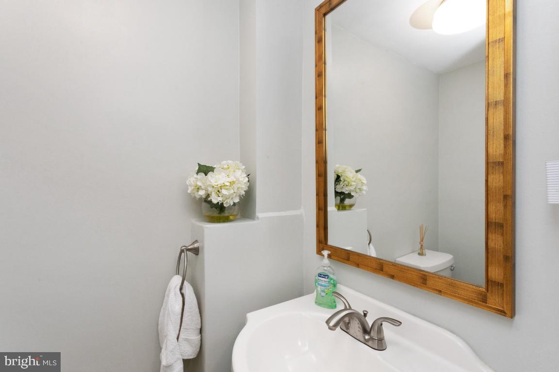 346 Stratford Road Baltimore, MD 21228 - Photo 10 of 34