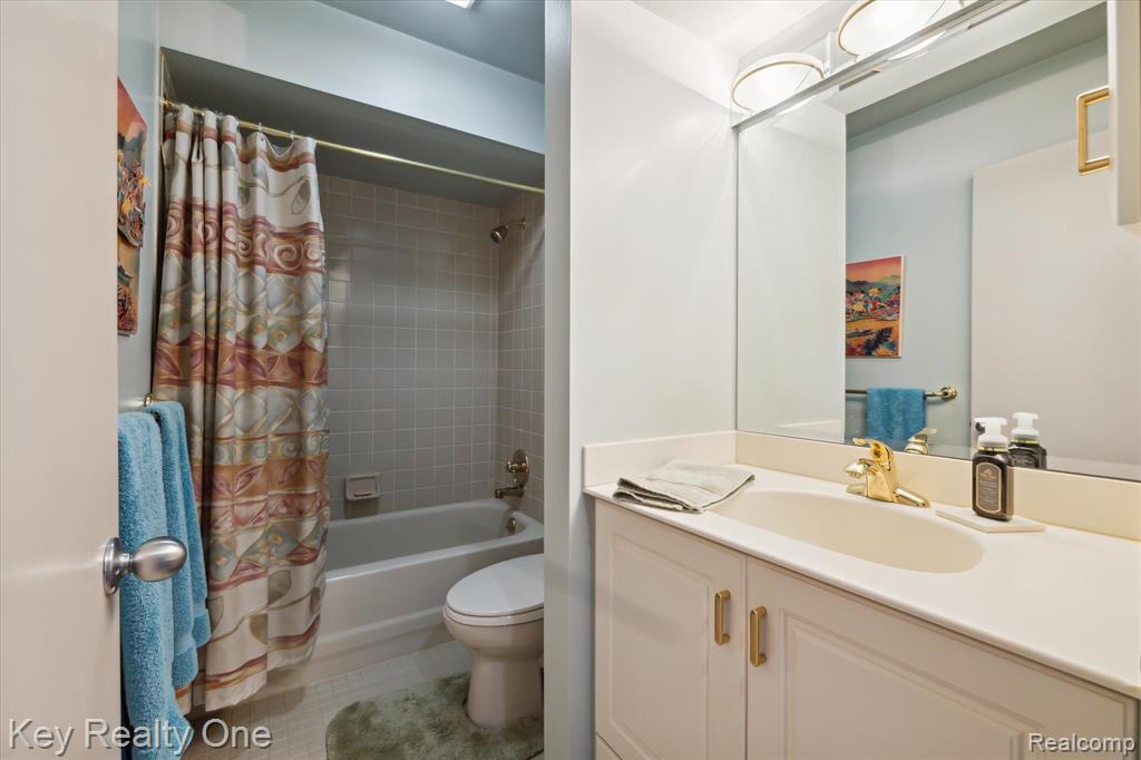 750 Eastbridge Court Rochester Hills, MI 48307 - Photo 17 of 42