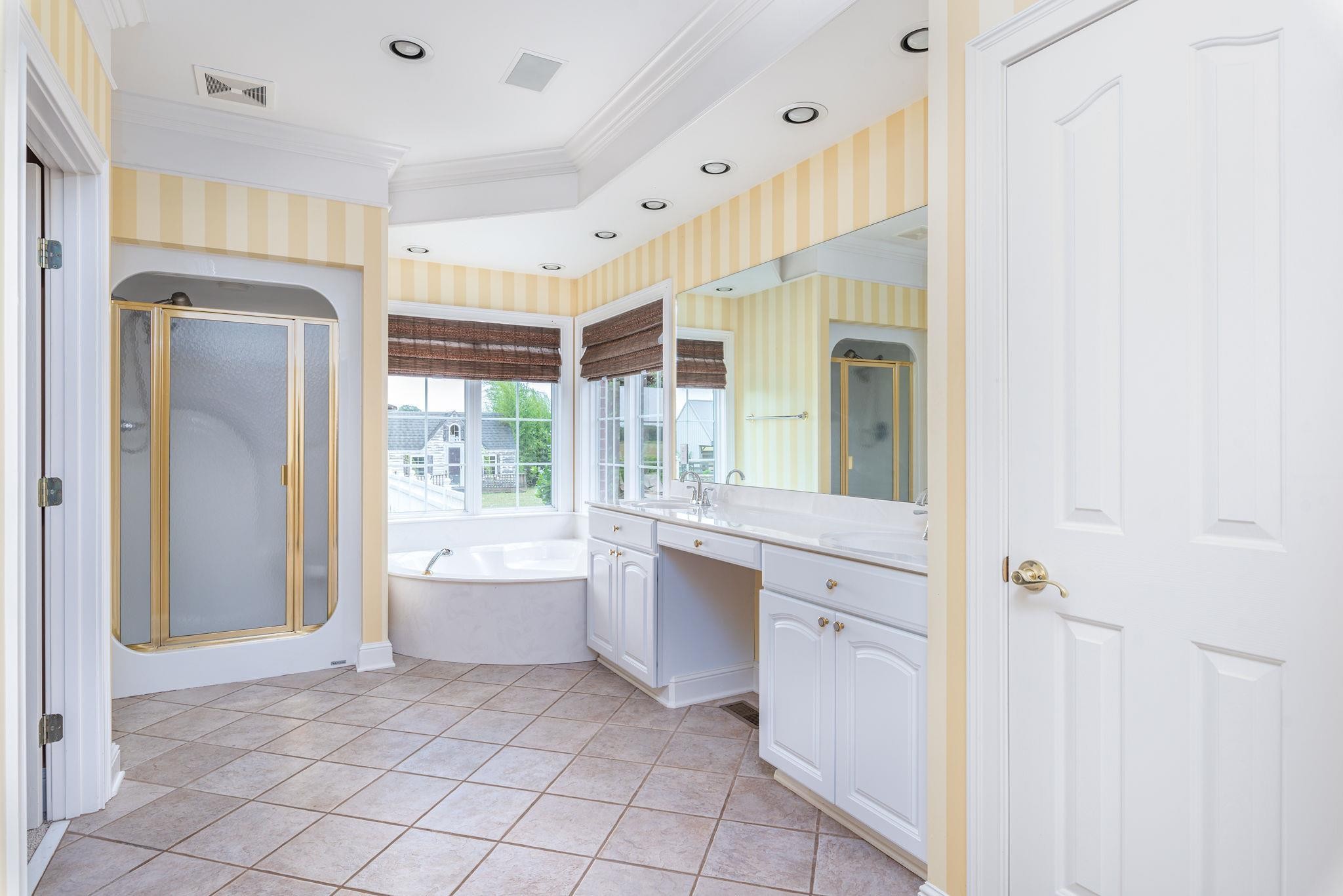 6464 Lebanon Road Murfreesboro, TN 37129 - Photo 19 of 30 a bathroom with a bathtub sink and mirror