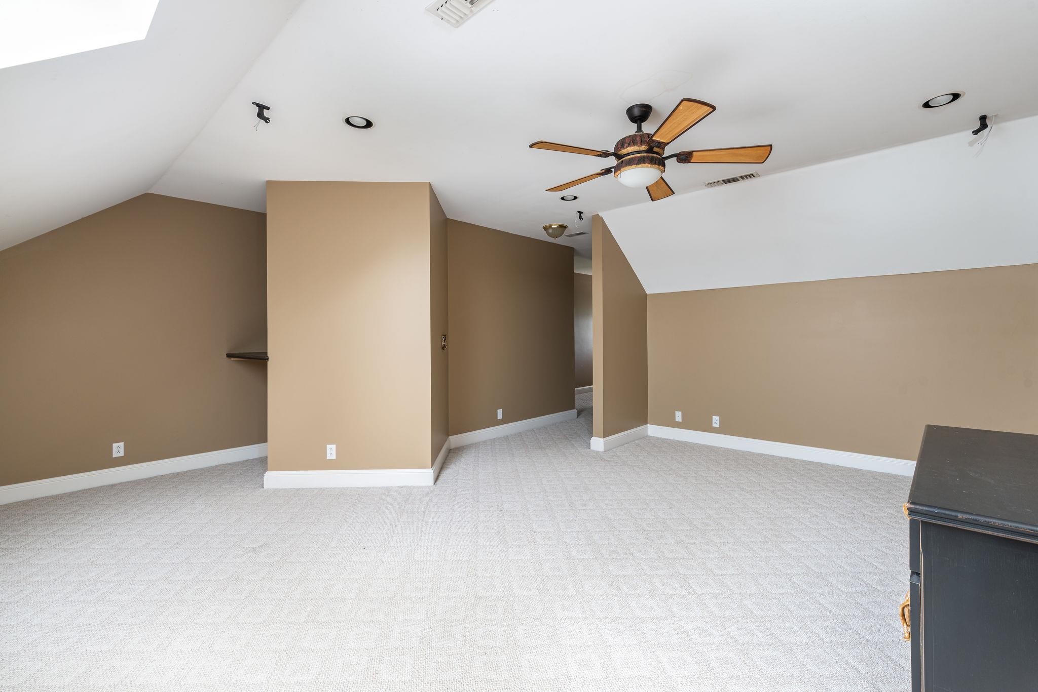 6464 Lebanon Road Murfreesboro, TN 37129 - Photo 23 of 30 a view of an empty room with ceiling fan