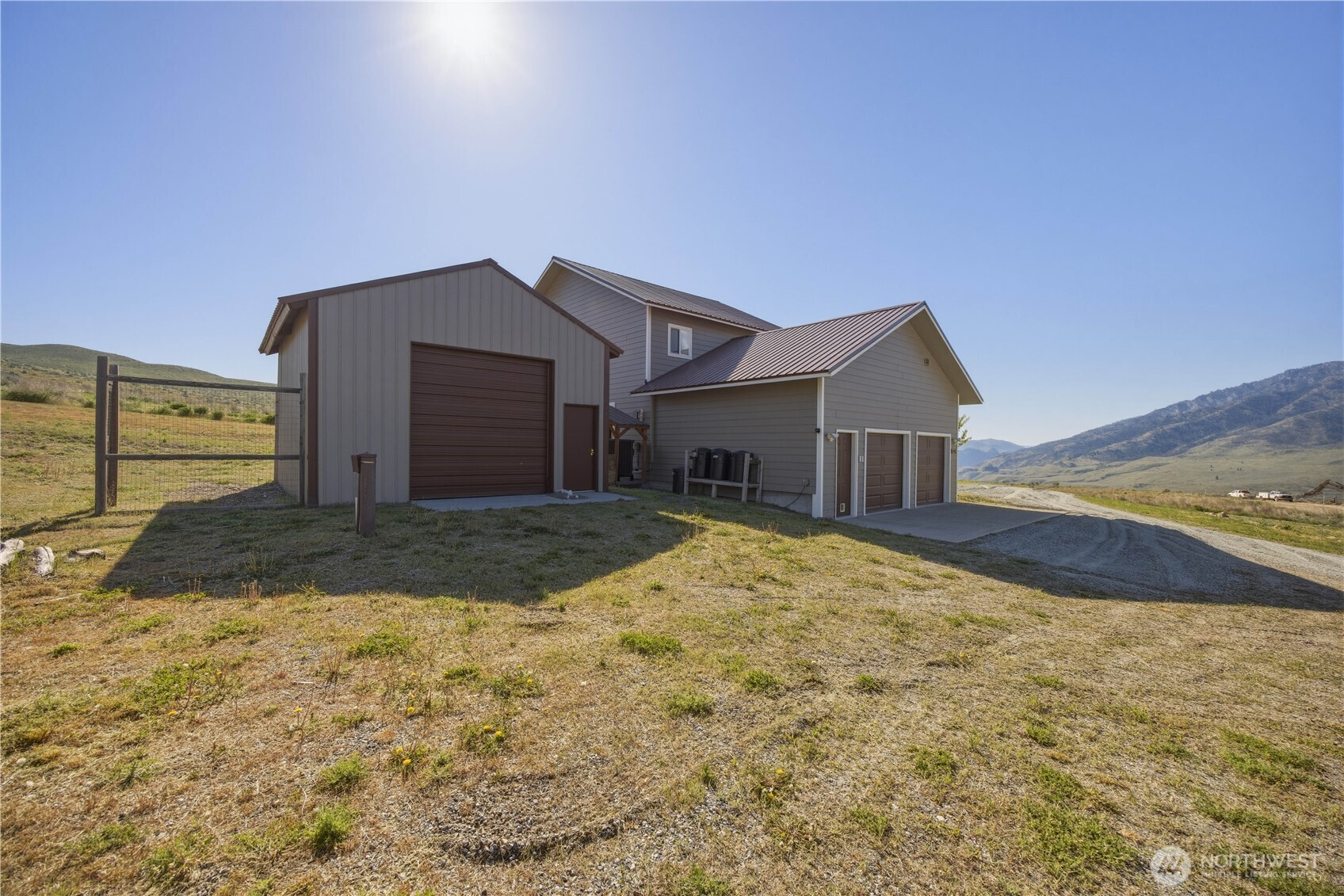 552 Bill Shaw Road Pateros, WA 98846 - Photo 3 of 40