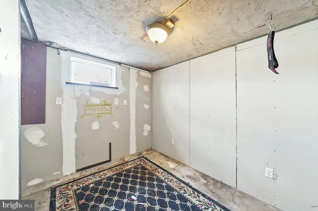 a view of entryway with a bathtub and stairs