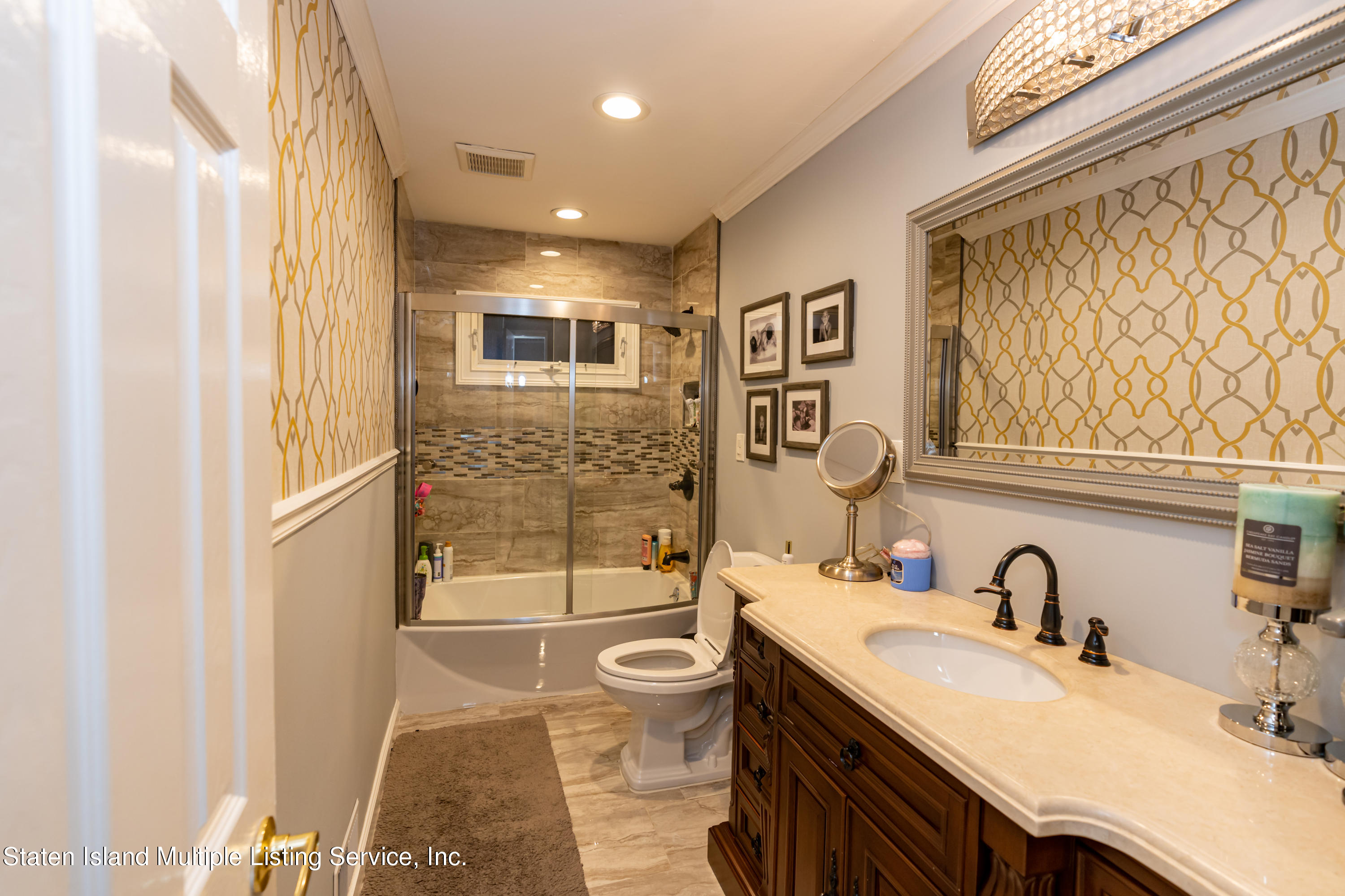 449 Annadale Road Staten Island, NY 10312 - Photo 8 of 39 DSC02810