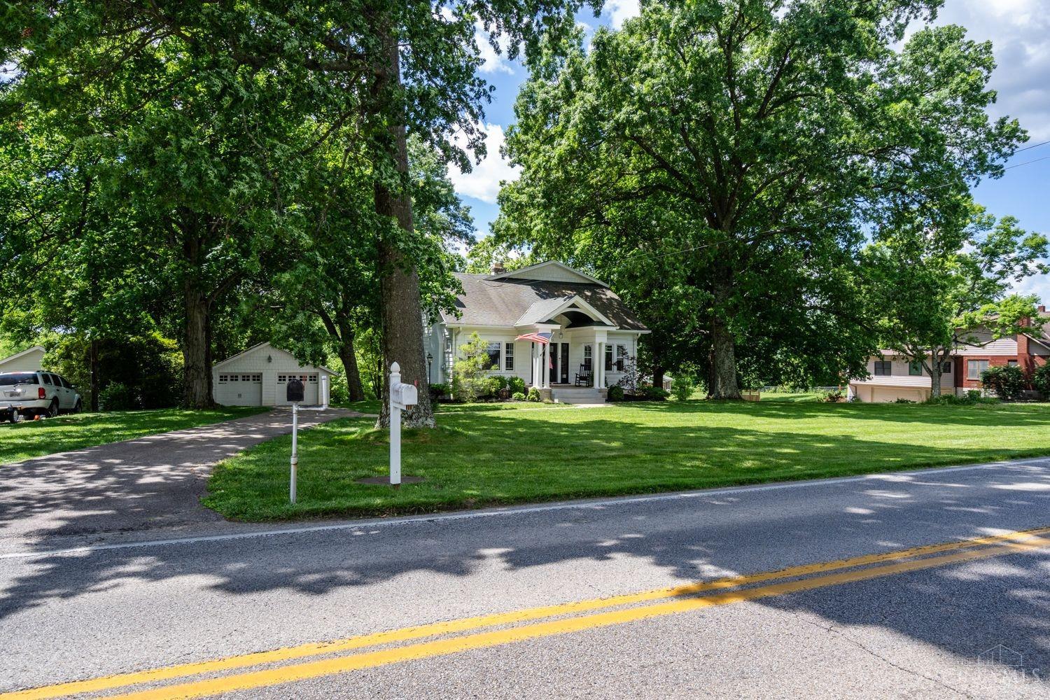 3813 Boomer Road Cincinnati, OH 45247 - Photo 3 of 69