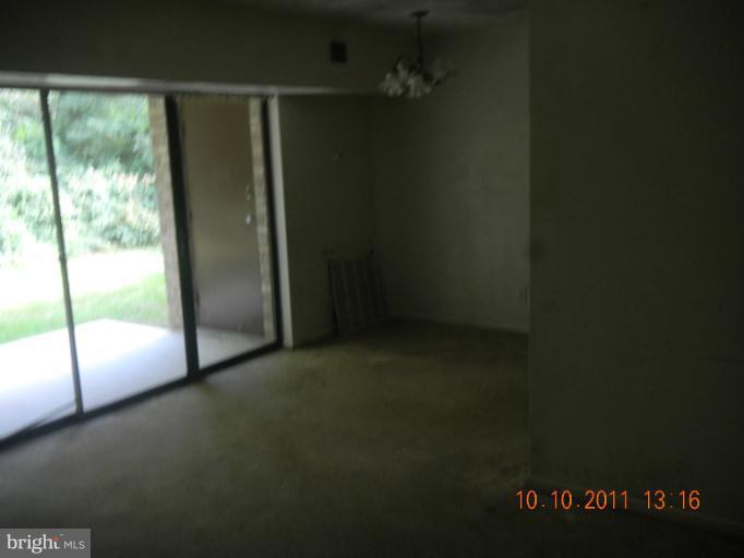 2239 Castle Rock Square, Unit 1B Reston, VA 20191 - Photo 1 of 5 Living Room